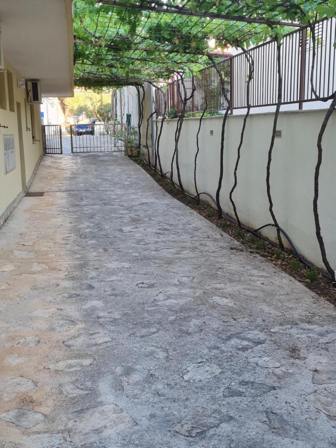 Apartment Lavanda Starigrad Paklenica Exterior foto